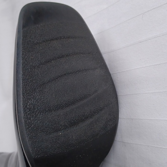 Aquatherm by Santana "Suzanne" Patent Bootie- Sz. 7.5 - Picture 10 of 12